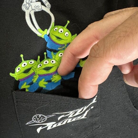 Disney Toy Story Mens T-Shirt Large Black Aliens Pizza Planet Crane Graphic - Picture 2 of 5